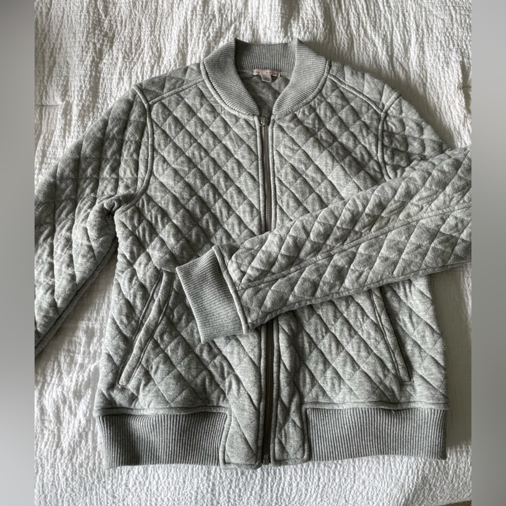 Pleated gap zip up